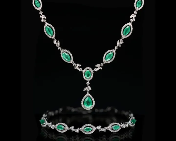 Bransoletka z białego złota z brylantami i szmaragdami - 18 cm - próba 585