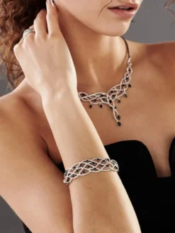 Bransoletka z białego złota z brylantami i szafirami - próba 585