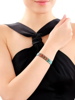 Bransoletka z elementami z żółtego złota i koralikami