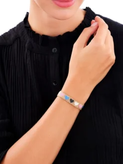 Bransoletka z elementami z żółtego złota i koralikami - serca