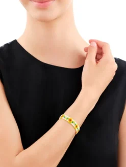 Bransoletka z elementami z żółtego złota i koralikami - kwiaty