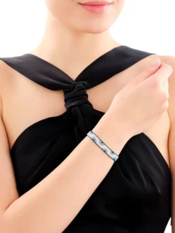 Bransoletka z elementami z żółtego złota i koralikami