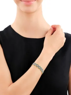 Bransoletka z elementami z żółtego złota i koralikami