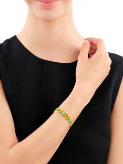 Bransoletka z elementami z żółtego złota i koralikami - kwiaty