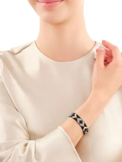 Bransoletka z elementami z żółtego złota i koralikami