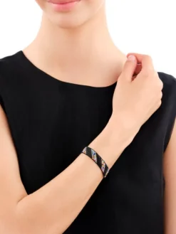 Bransoletka z elementami z żółtego złota i koralikami