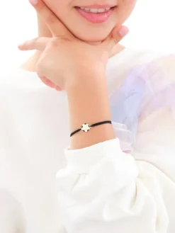 Bransoletka z emalią i  elementami z żółtego złota - piłka nożna