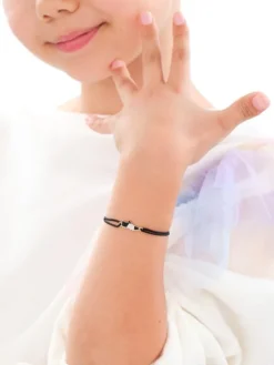 Bransoletka z emalią i  elementami z żółtego złota - but piłkarski