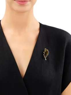 Broszka - zawieszka srebrna z bursztynem - liść