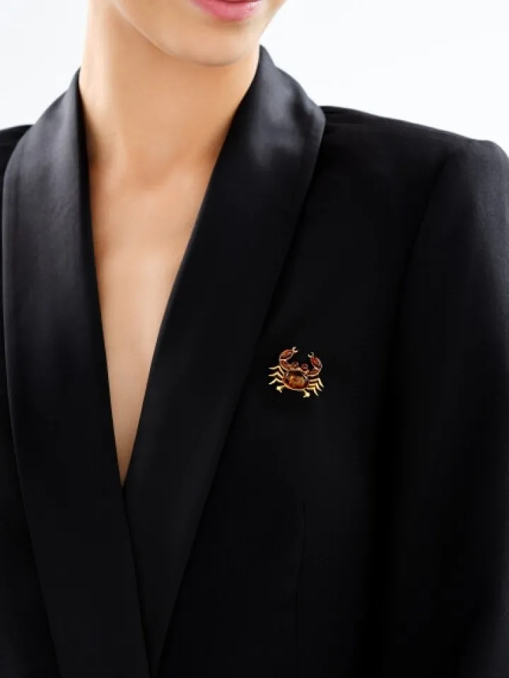 Broszka srebrna z bursztynem - krab