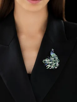 Broszka z białego złota z brylantami, kamieniami szlachetnymi i ozdobnymi - paw - próba 750