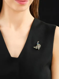 Broszka z żółtego złota z brylantami, kamieniami szlachetnymi i ozdobnymi - paw - próba 585