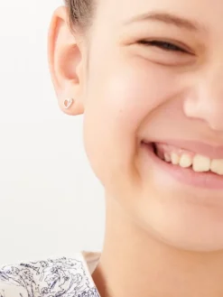 Kolczyki z białego złota z brylantami - serca - 0,01 ct - próba 375