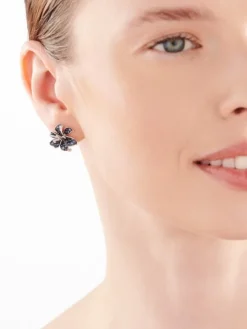 Kolczyki z białego złota z diamentami i szafirami - kwiaty - próba 585