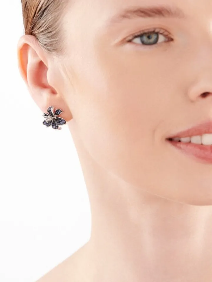 Kolczyki z białego złota z diamentami i szafirami - kwiaty - próba 585