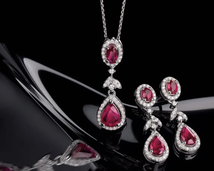 Kolczyki z białego złota z brylantami i rubinami - próba 585