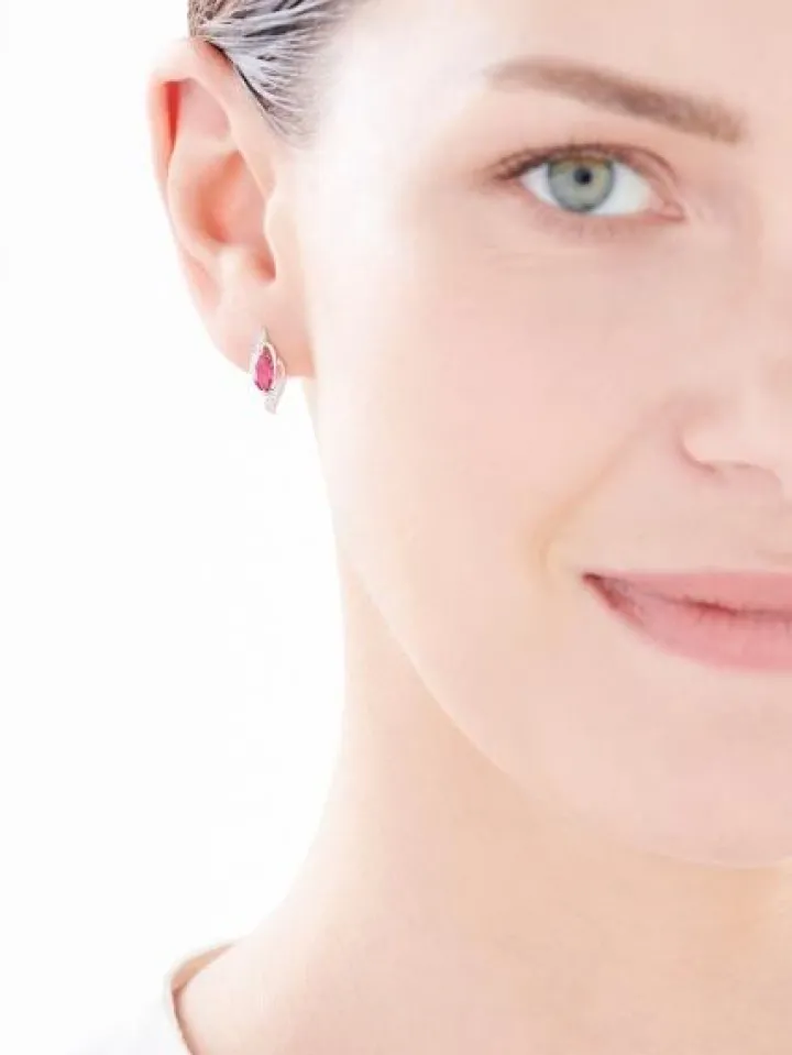 Kolczyki z białego złota z diamentami i rubinami syntetycznymi - próba 375