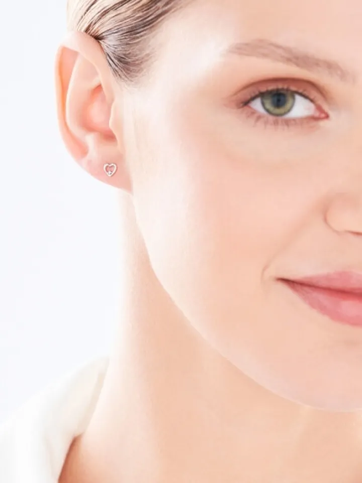 Kolczyki z białego złota z diamentami - serca - 0,008 ct - próba 375