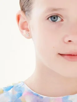 Kolczyki z białego złota z diamentami - kwiaty - 0,008 ct - próba 375