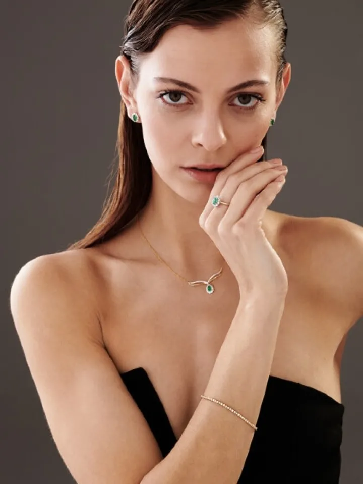 Kolczyki z żółtego złota z brylantami i szmaragdami - próba 585