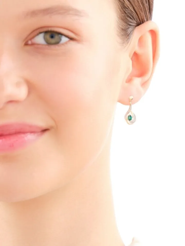 Kolczyki z żółtego złota z brylantami i szmaragdami syntetycznymi - próba 585