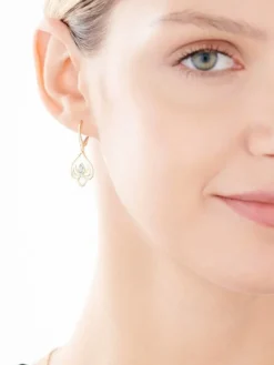 Kolczyki z żółtego złota z diamentami i topazami London Blue - kwiaty lotosu - próba 585