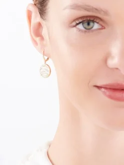 Kolczyki z żółtego złota z diamentami i masą perłową - próba 375