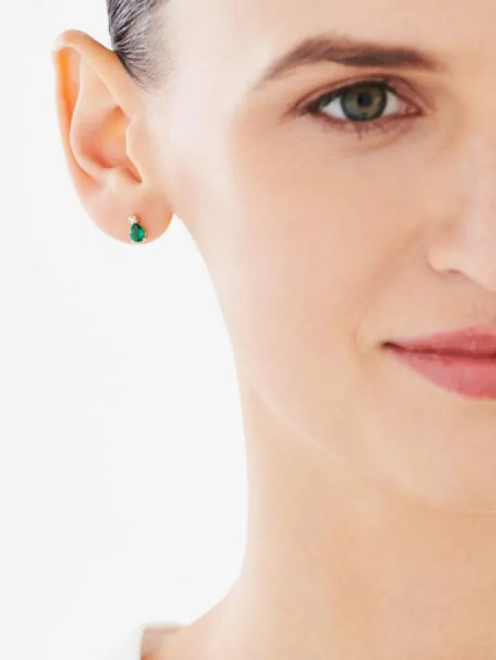 Kolczyki z żółtego złota z diamentami i szmaragdami syntetycznymi - próba 375