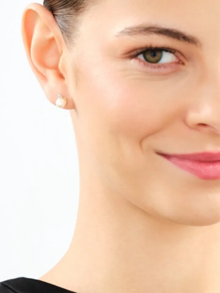 Kolczyki z żółtego złota z diamentami i perłami - próba 585