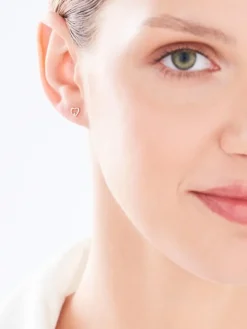 Kolczyki z żółtego złota z diamentami - serca - 0,008 ct - próba 375