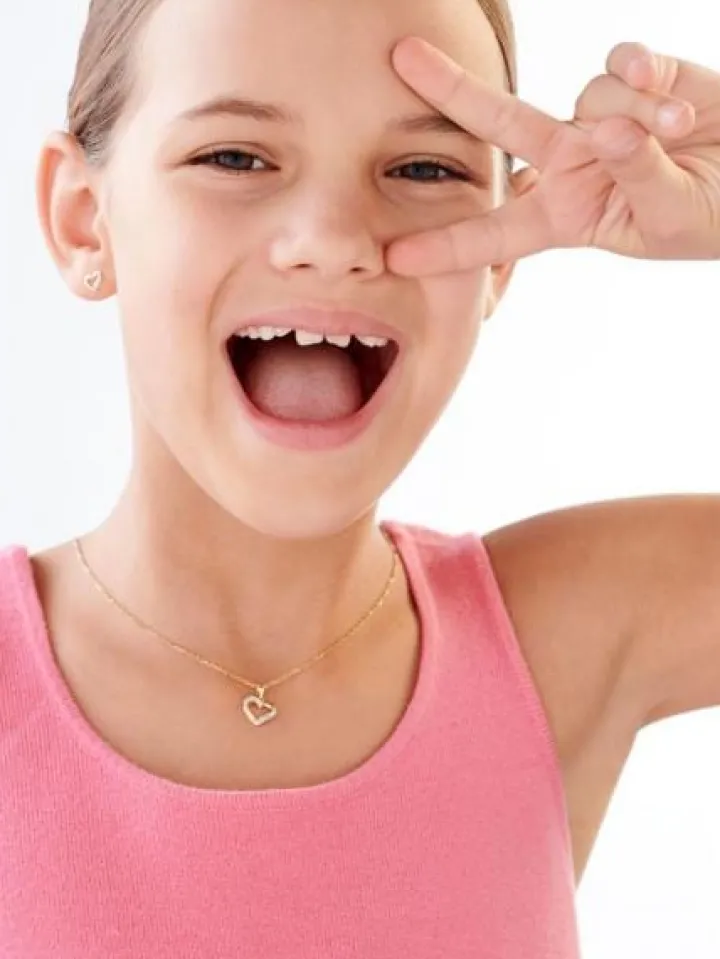 Kolczyki z żółtego złota z diamentami - serca - 0,004 ct - próba 585