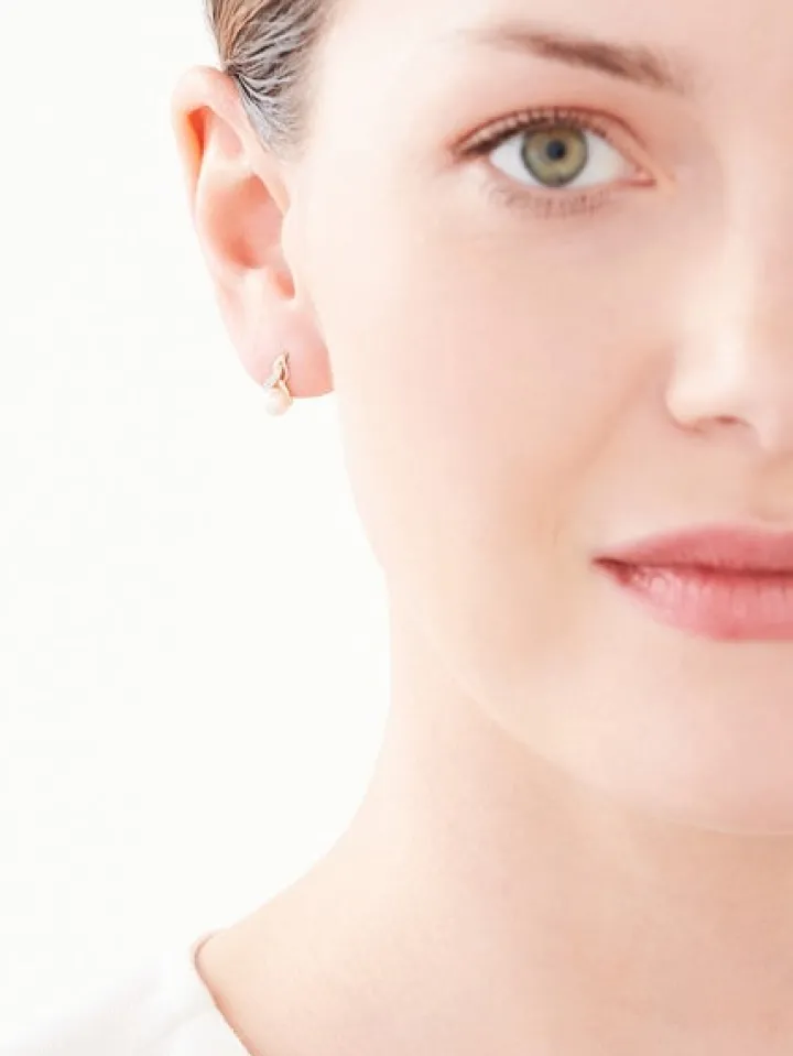 Kolczyki z żółtego złota z diamentami i perłami - próba 375