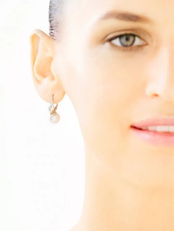 Kolczyki z żółtego złota z diamentami i perłami - próba 585