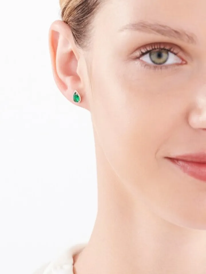 Kolczyki z żółtego złota z diamentami i szmaragdami syntetycznymi - próba 375