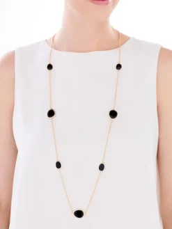 Naszyjnik pozłacany z detalami z masy żywicznej