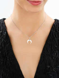 Naszyjnik srebrny z masą perłową - Księżyc