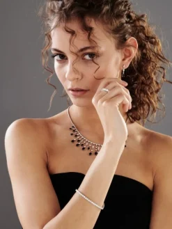 Naszyjnik z białego złota z brylantami i szafirami - próba 585