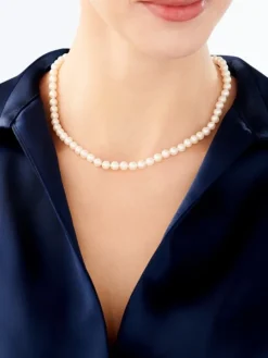 Naszyjnik z elementami z białego złota - perły