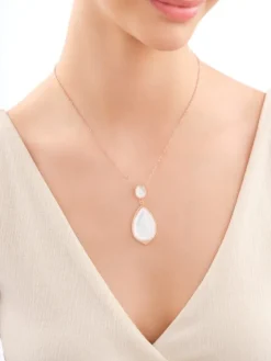 Naszyjnik z mosiądzu pozłacany z masą perłową i szklanymi detalami