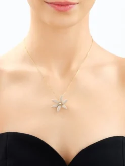 Naszyjnik z mosiądzu pozłacany z cyrkoniami - kwiat