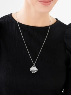 Naszyjnik z mosiądzu rodowanego z kryształami i szklanym detalem