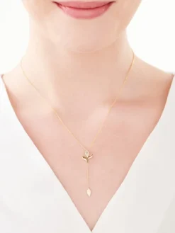 Naszyjnik z żółtego złota z diamentem - liście - 0,004 ct - próba 375