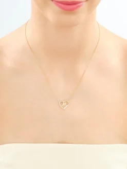 Naszyjnik z żółtego złota z diamentami - serce, litera M - 0,01 ct - próba 375
