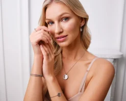 Naszyjnik ze stali szlachetnej z cyrkoniami i szklanymi detalami - gwiazdki