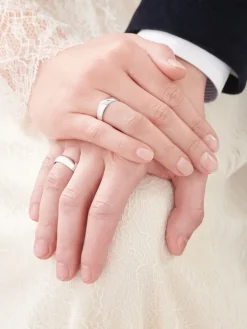 Obrączki Ślubne Apart.  Białe złoto rodowane. Wzór 4/109