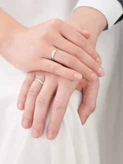 Obrączki Ślubne Apart.  Białe złoto rodowane. Wzór 4/136