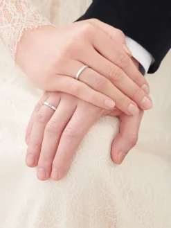 Obrączki Ślubne Apart.  Białe złoto rodowane. Wzór 180