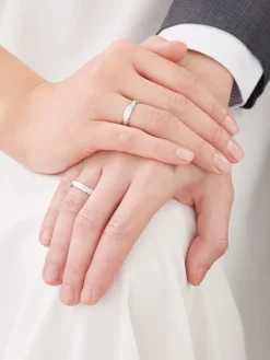 Obrączki Ślubne Apart.  Białe złoto rodowane. Wzór 4/105