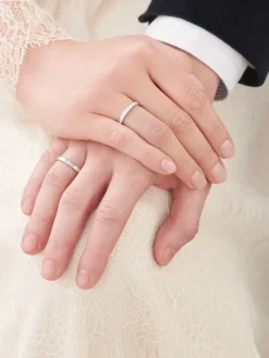 Obrączki Ślubne Apart.  Białe złoto rodowane. Wzór 4/180