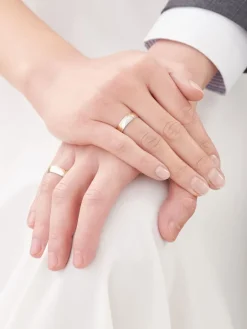 Obrączki Ślubne Apart.  Żółte i białe złoto rodowane. Wzór 4/465